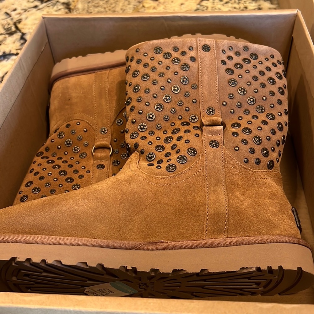 W Eliott Chesnut Uggs